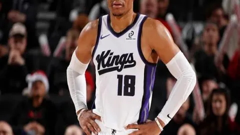 “米兰欧冠意外出局，特奥红牌引热议，费耶诺德逆转2-1胜出”